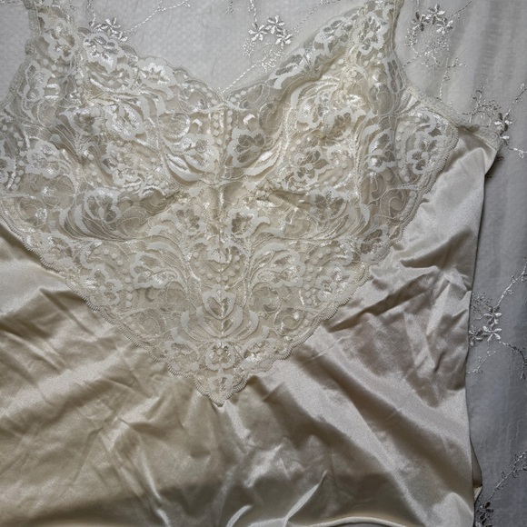 vintage vanity fair cream nylon camisole with full lace front – size XL - Picture 5 of 5